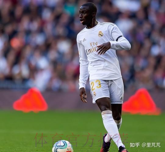 记者：皇马愿付4000-5000万欧引进阿方索-戴维斯